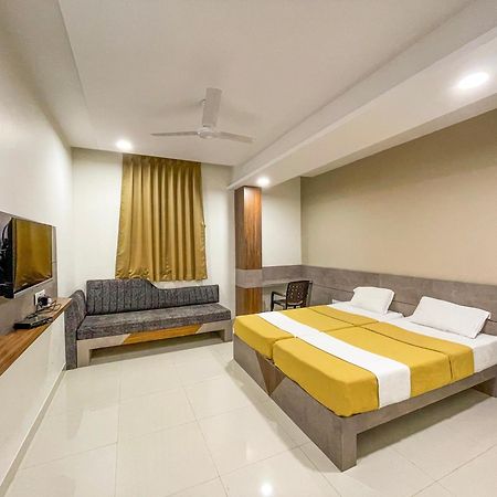 Stay Guru Hari Om Residency Bhuj Exterior photo