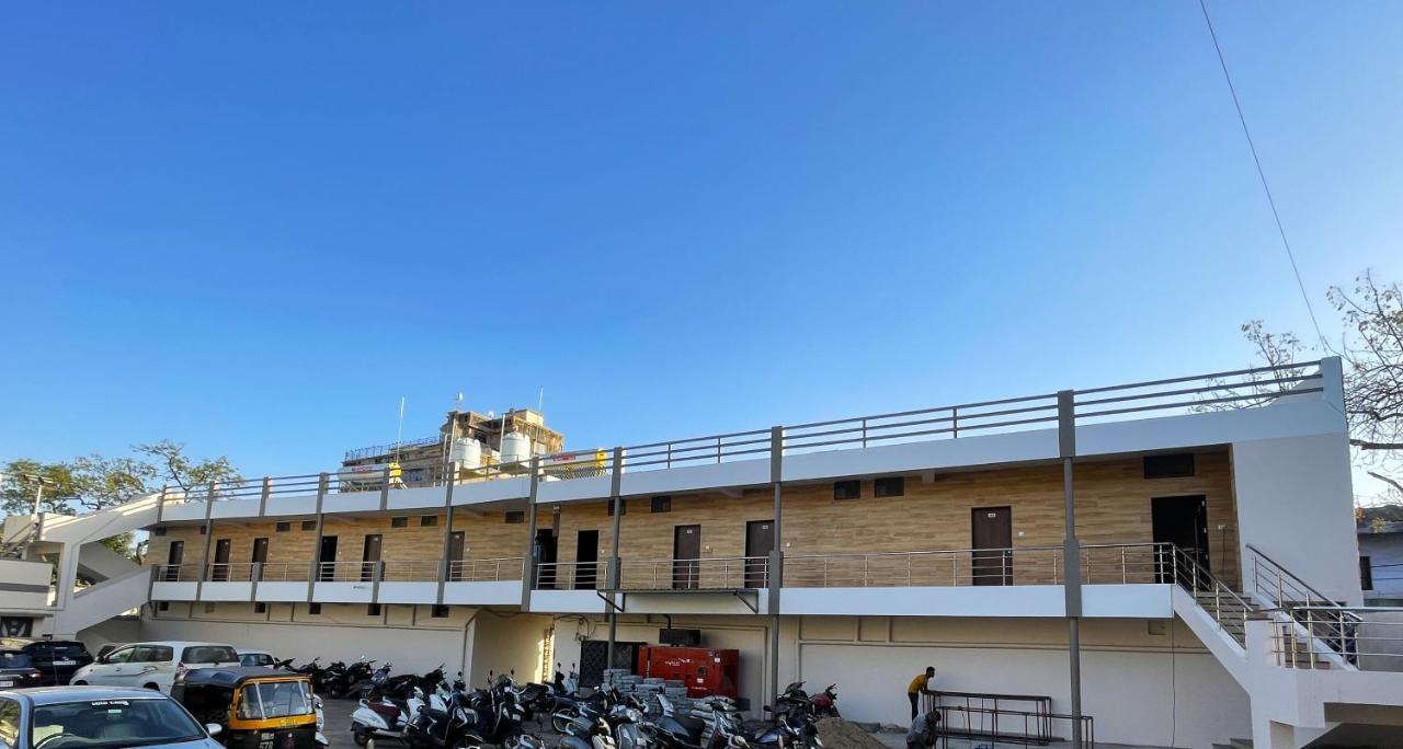 Stay Guru Hari Om Residency Bhuj Exterior photo