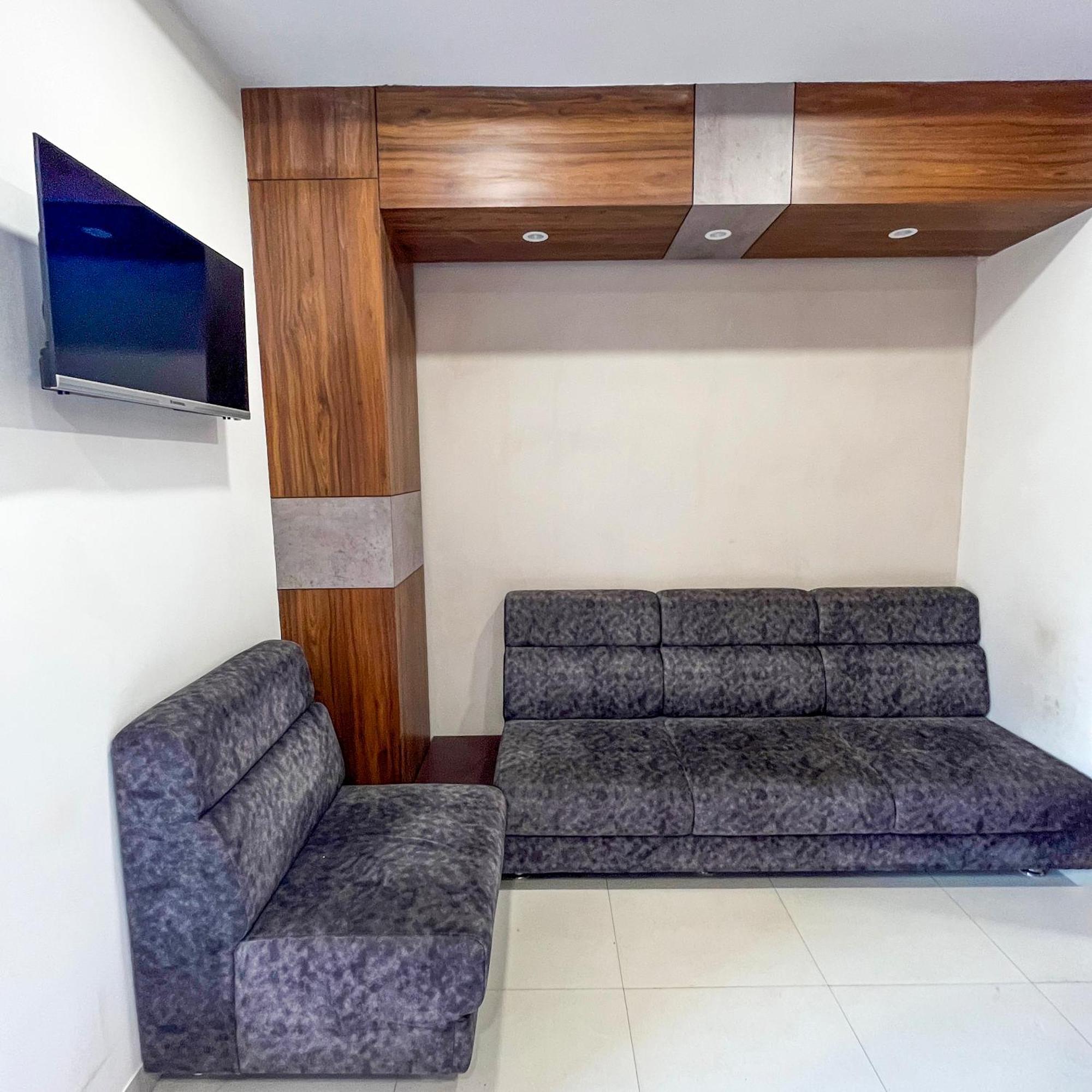 Stay Guru Hari Om Residency Bhuj Exterior photo