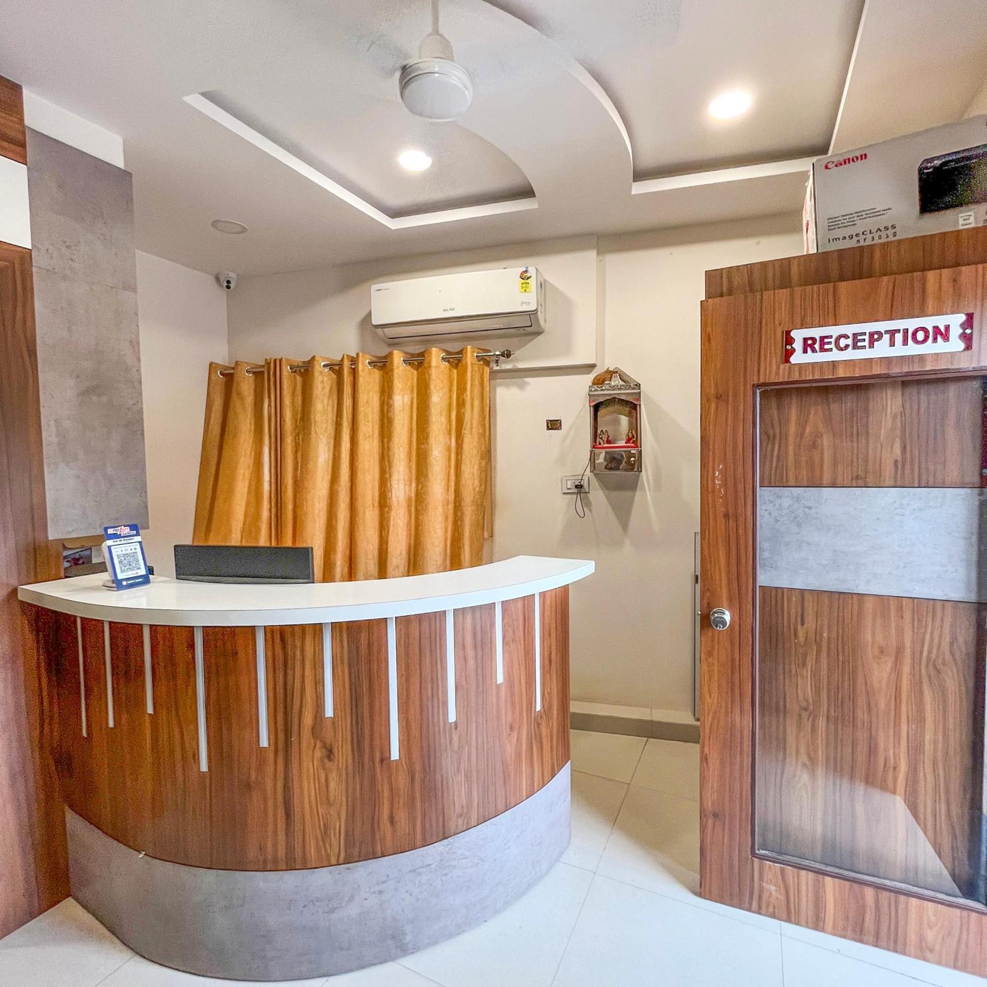 Stay Guru Hari Om Residency Bhuj Exterior photo