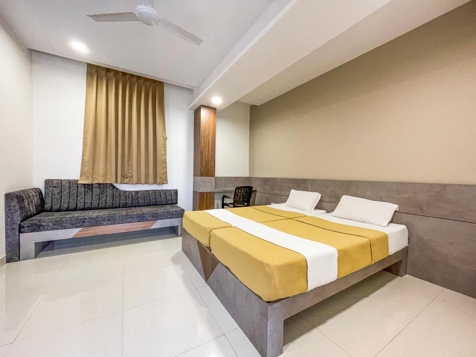 Stay Guru Hari Om Residency Bhuj Exterior photo