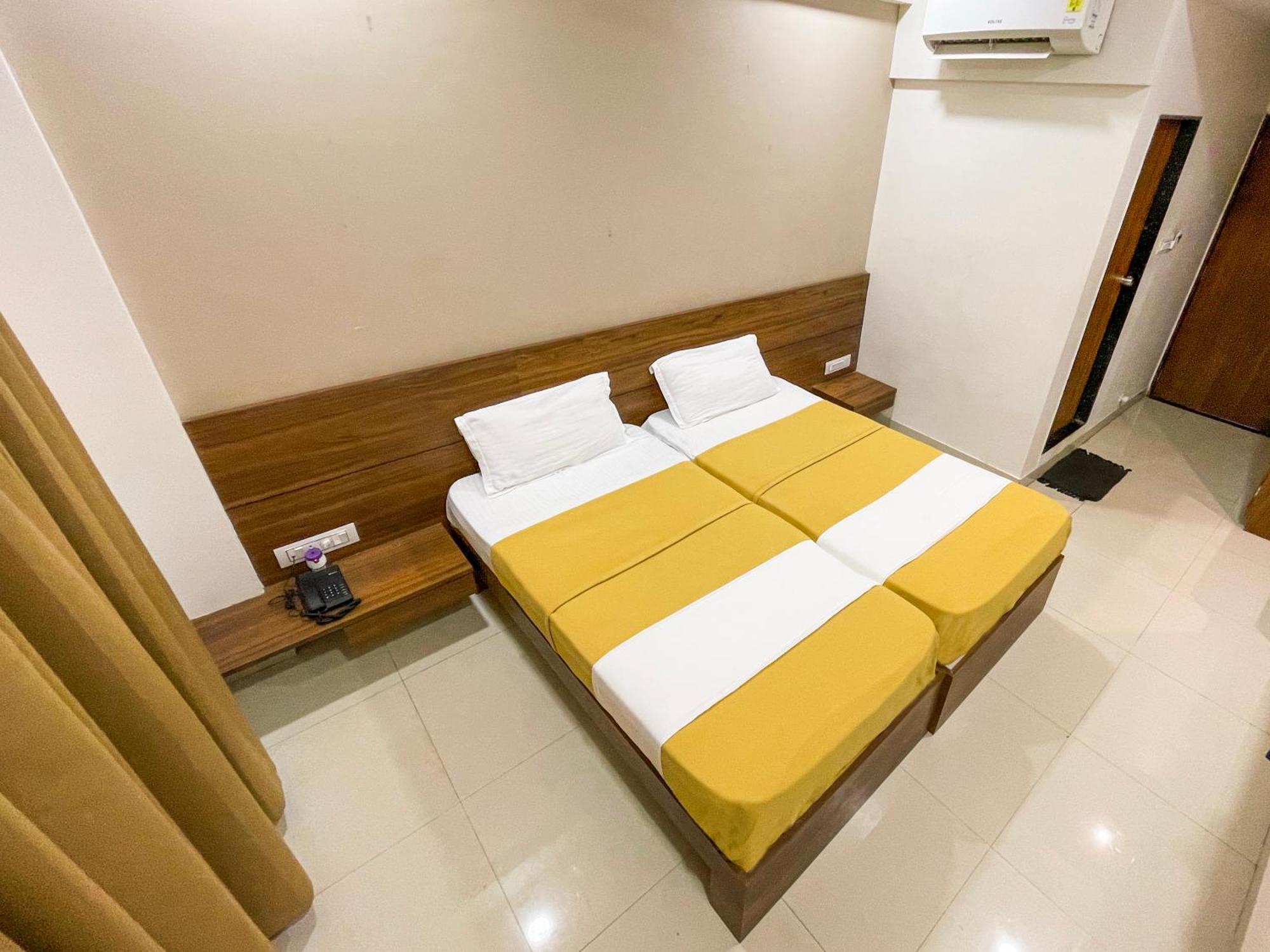 Stay Guru Hari Om Residency Bhuj Exterior photo