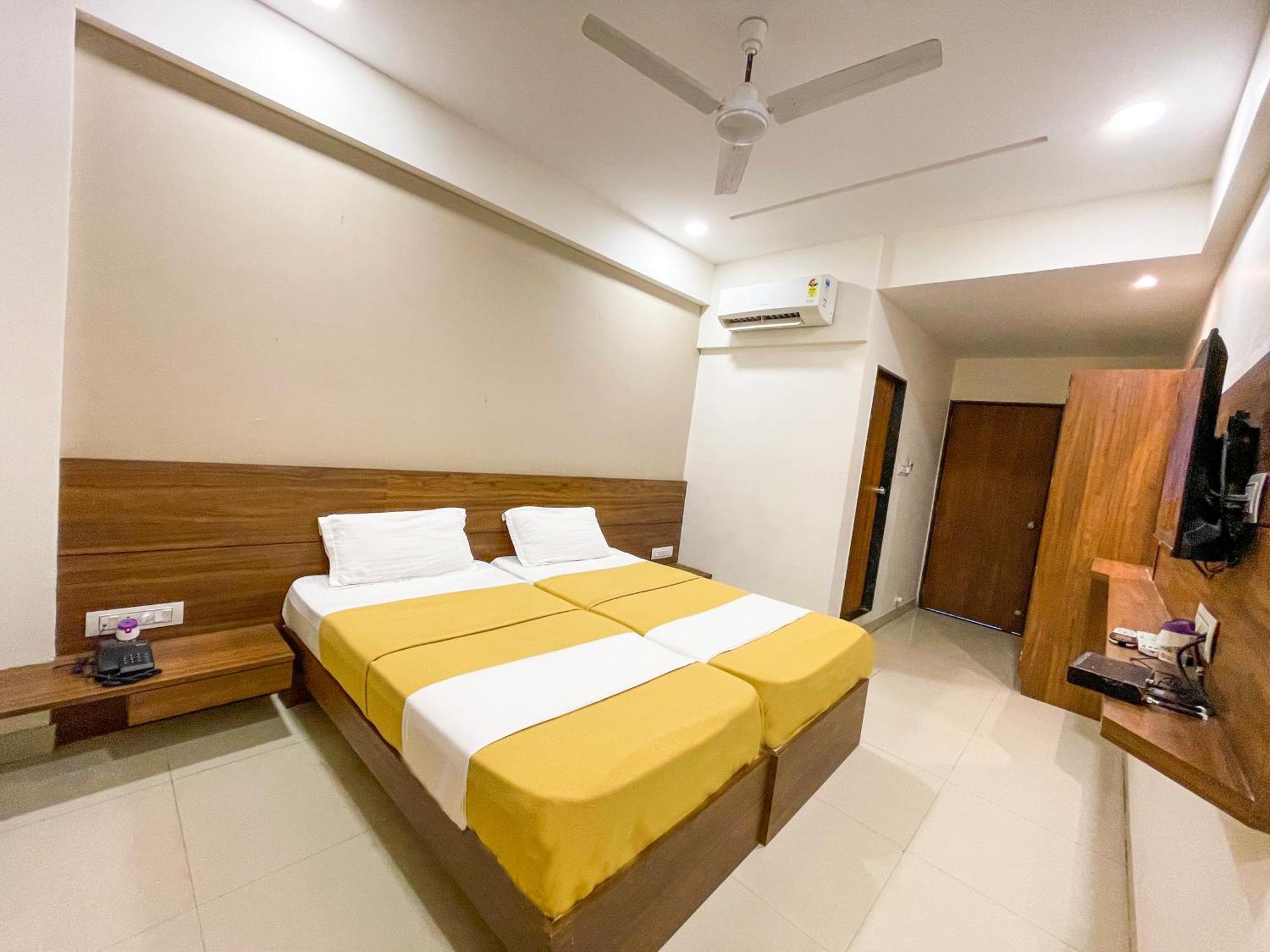 Stay Guru Hari Om Residency Bhuj Exterior photo