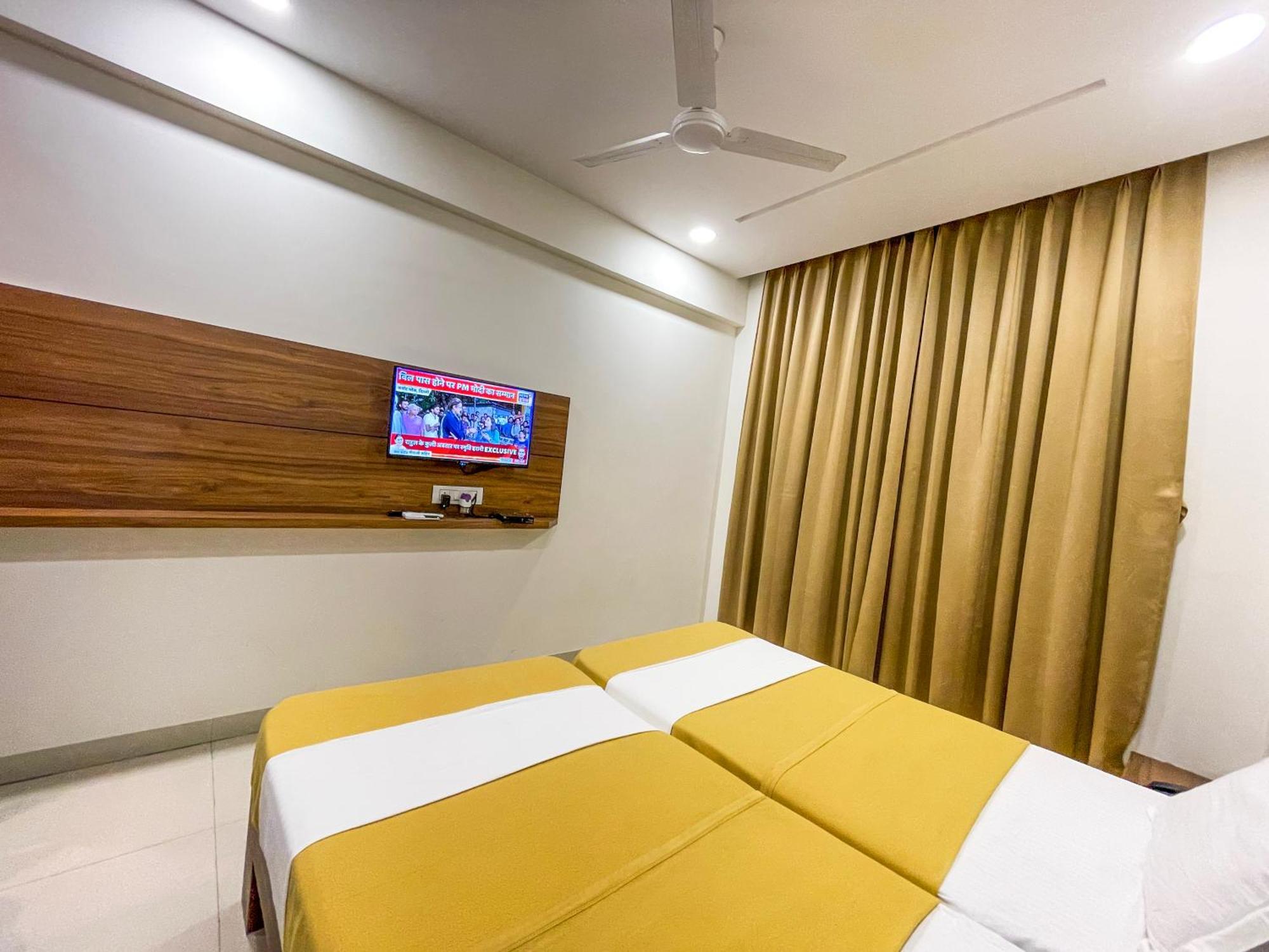 Stay Guru Hari Om Residency Bhuj Exterior photo