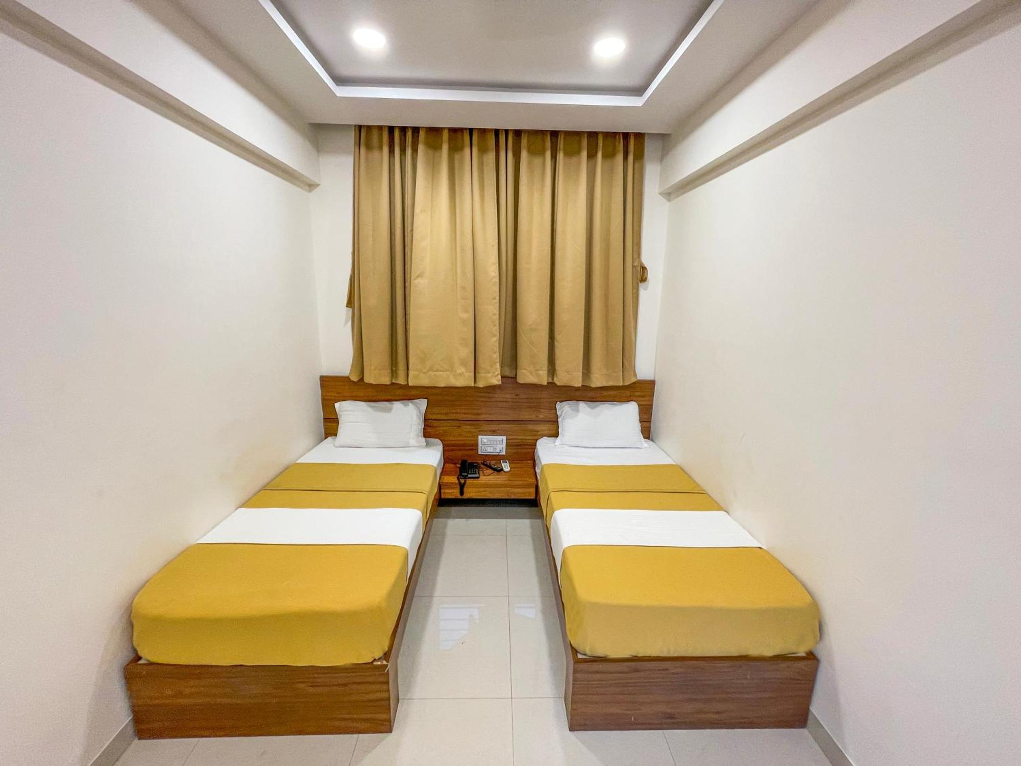 Stay Guru Hari Om Residency Bhuj Exterior photo
