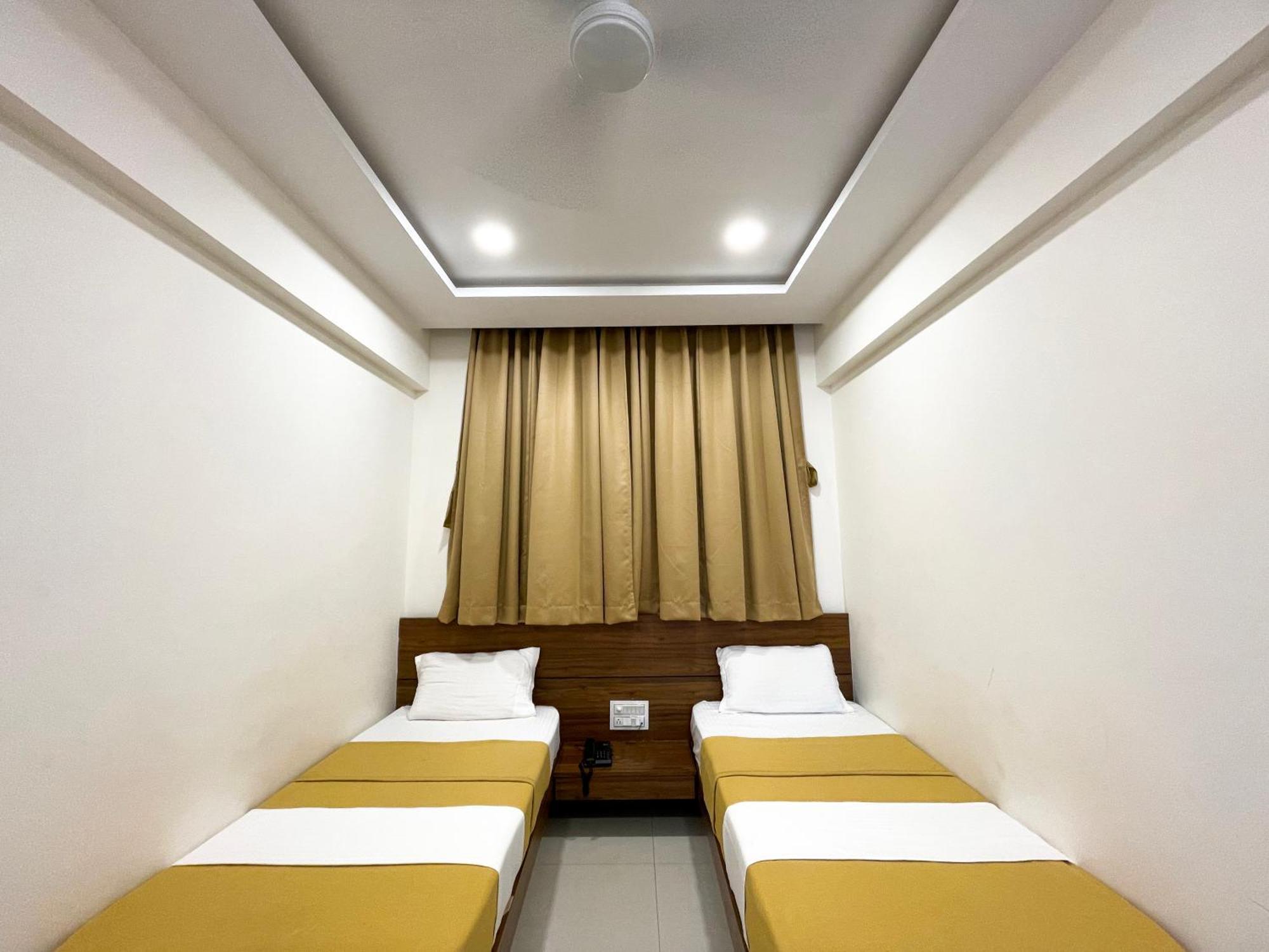 Stay Guru Hari Om Residency Bhuj Exterior photo