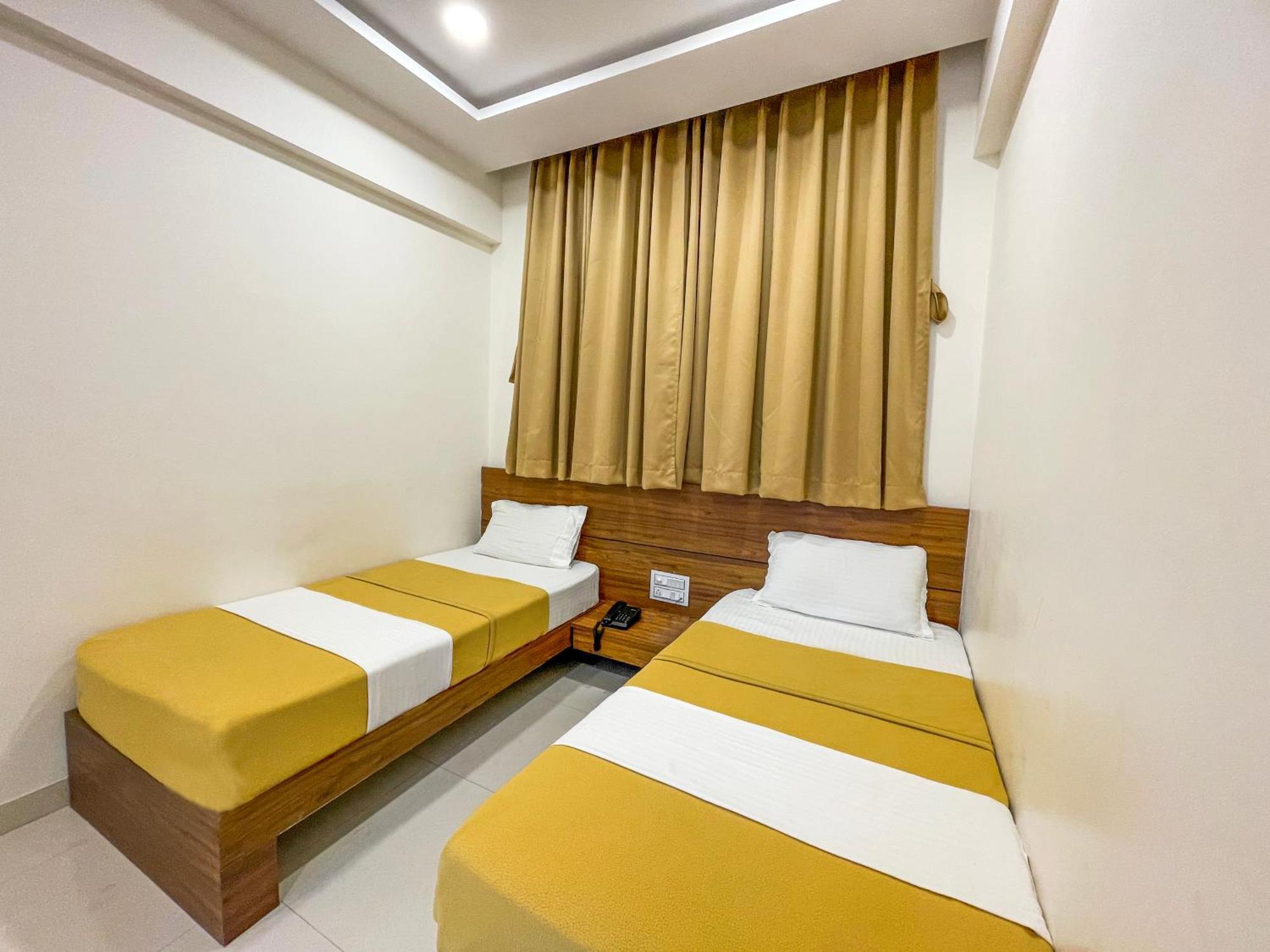 Stay Guru Hari Om Residency Bhuj Exterior photo